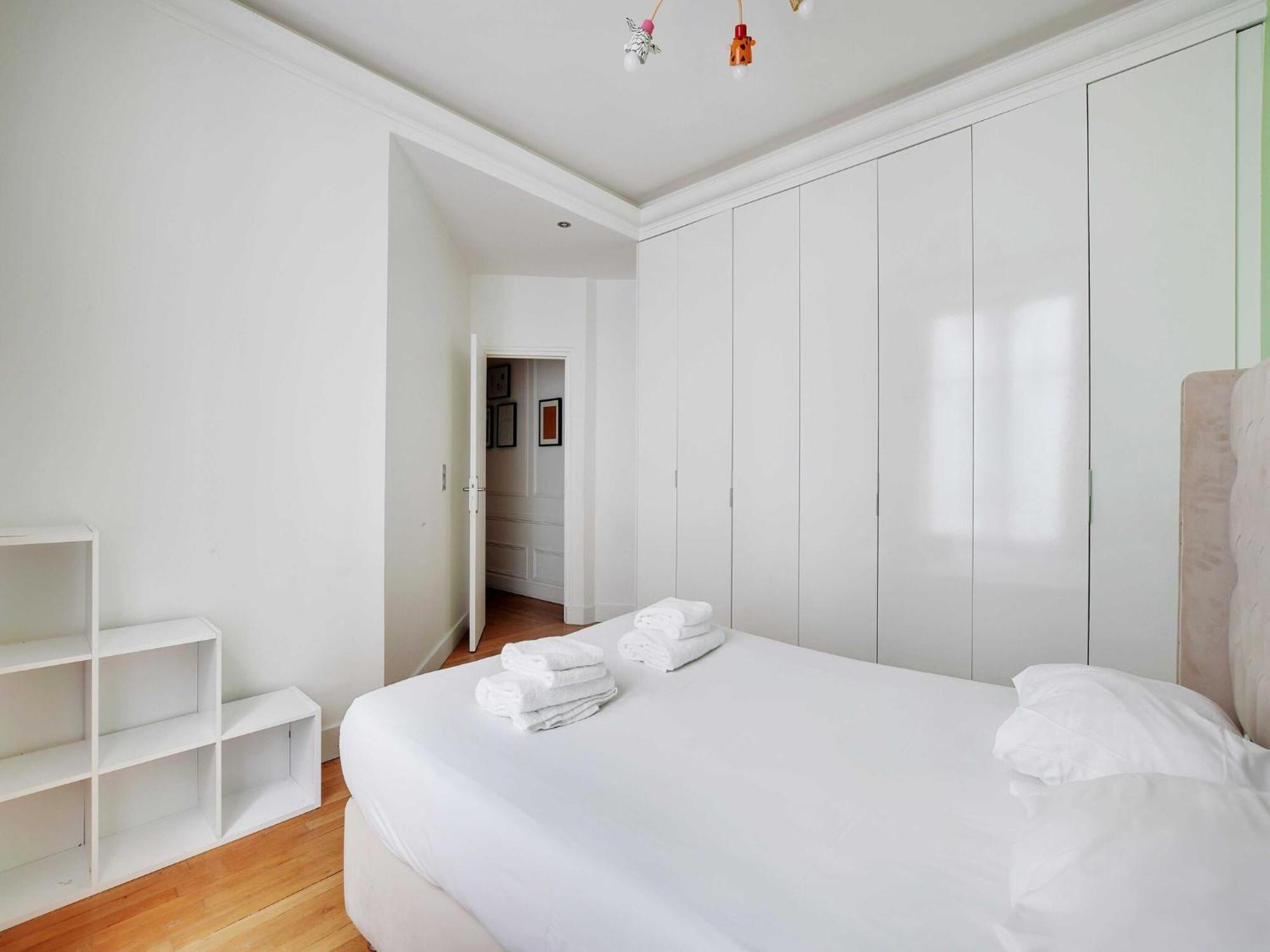 Sophisticated Appt 4 Bdr 8p - 17e Porte D'asnieres Parijs